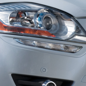 Dnevna svetloba s snežno belo faseto